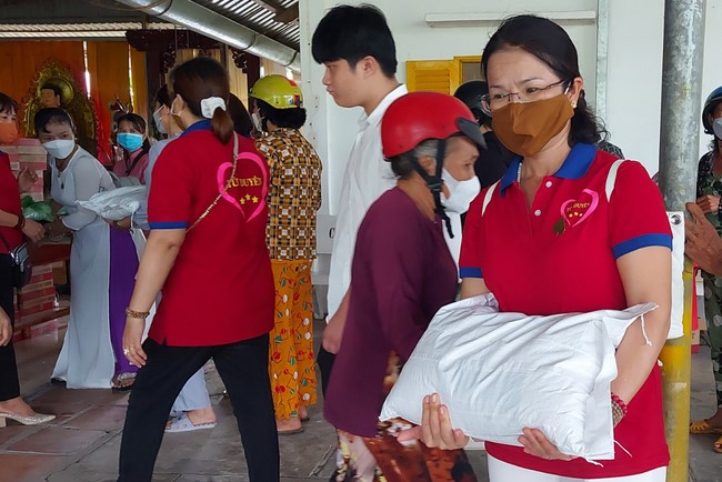 Charity activity of An Huong pagoda