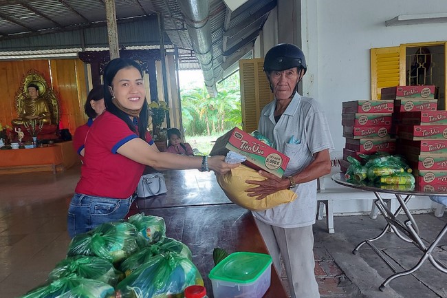 Charity activity of An Huong pagoda