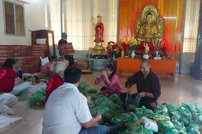Charity activity of An Huong pagoda