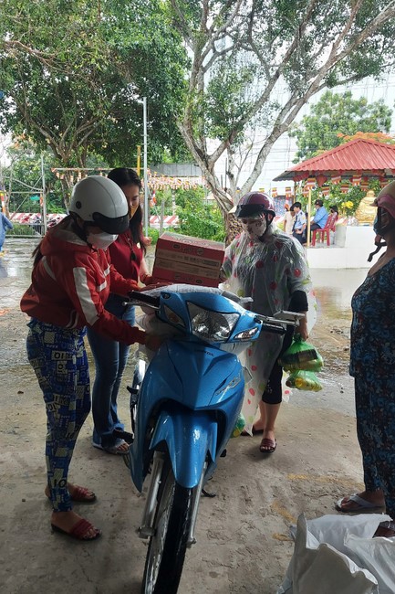 Charity activity of An Huong pagoda