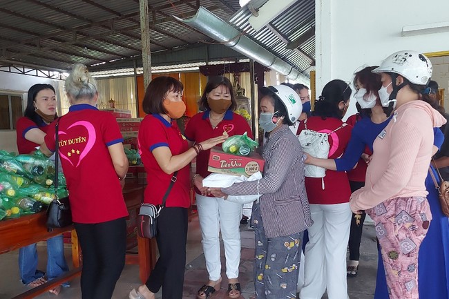 Charity activity of An Huong pagoda