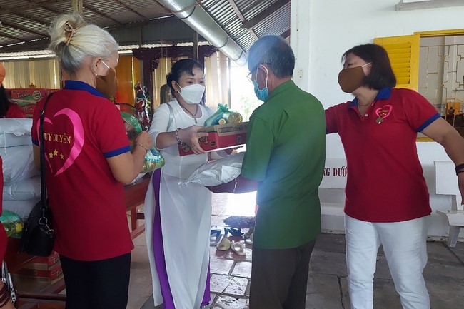 Charity activity of An Huong pagoda