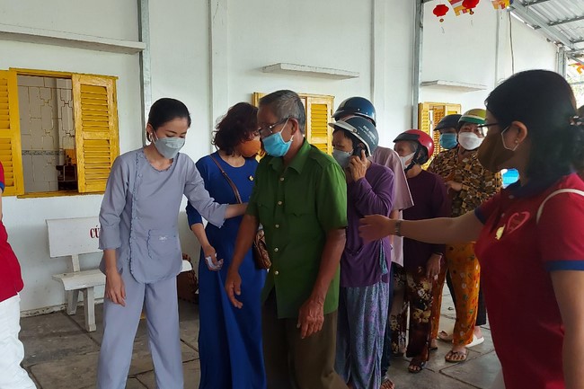 Charity activity of An Huong pagoda