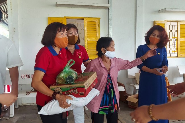 Charity activity of An Huong pagoda