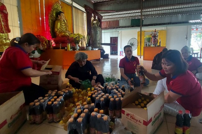 Charity activity of An Huong pagoda