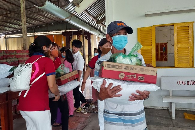 Charity activity of An Huong pagoda
