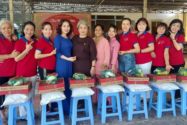 Charity activity of An Huong pagoda