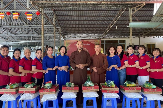 Charity activity of An Huong pagoda