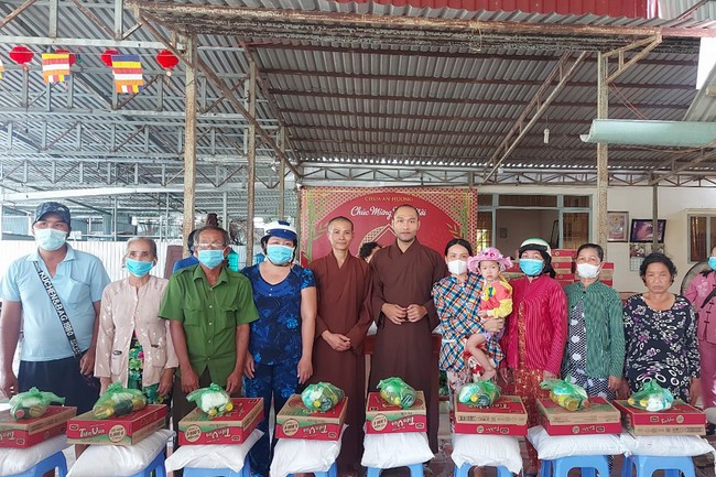 Charity activity of An Huong pagoda