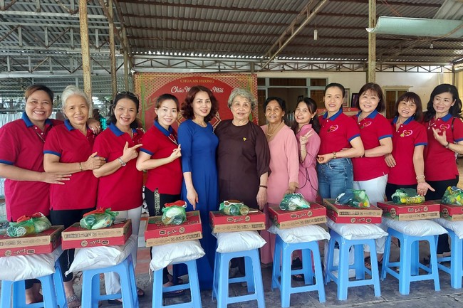 Charity activity of An Huong pagoda