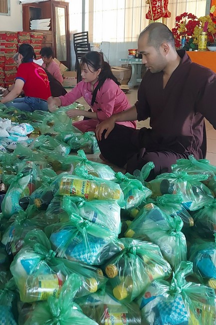 Charity activity of An Huong pagoda