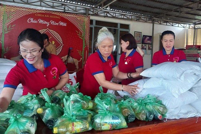 Charity activity of An Huong pagoda