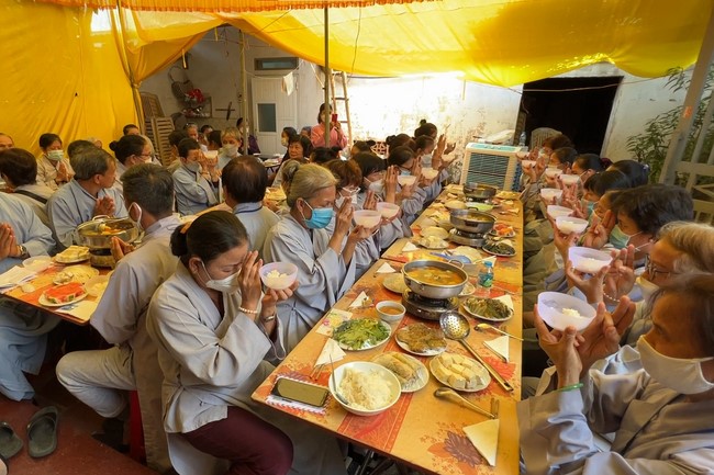 Cúng dường trai Tăng kỳ siêu tại Nam Định