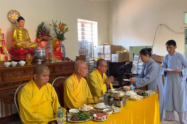 Cúng dường trai Tăng kỳ siêu tại Nam Định