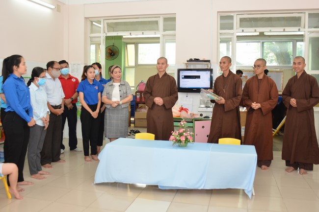Book donation program for schools in Go Vap, Ho Chi Minh City.