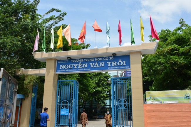 Book donation program for schools in Go Vap, Ho Chi Minh City.