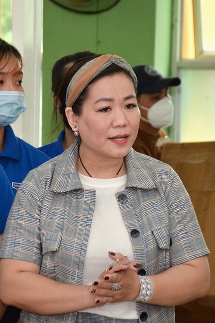 Book donation program for schools in Go Vap, Ho Chi Minh City.