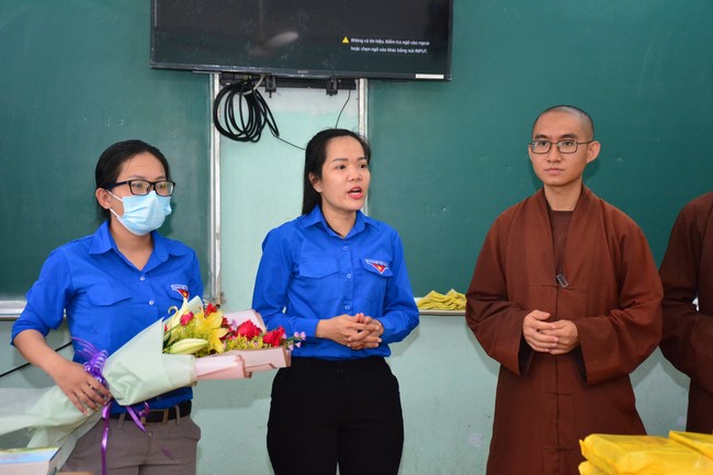 Book donation program for schools in Go Vap, Ho Chi Minh City.