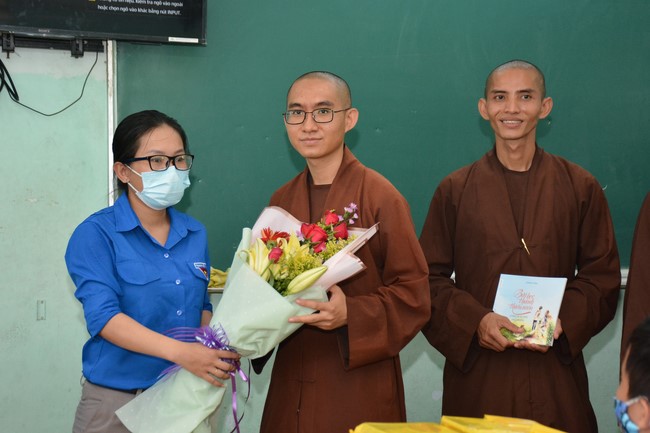 Book donation program for schools in Go Vap, Ho Chi Minh City.