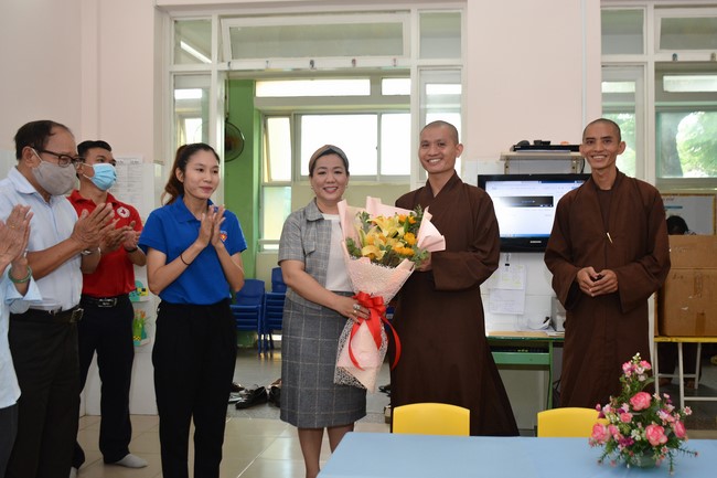 Book donation program for schools in Go Vap, Ho Chi Minh City.