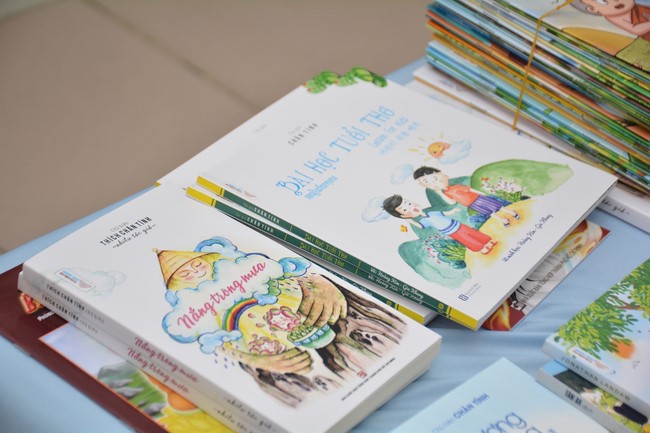 Book donation program for schools in Go Vap, Ho Chi Minh City.