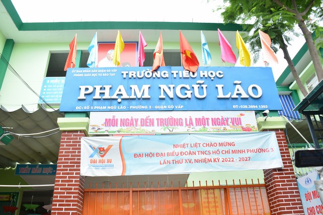 Book donation program for schools in Go Vap, Ho Chi Minh City.