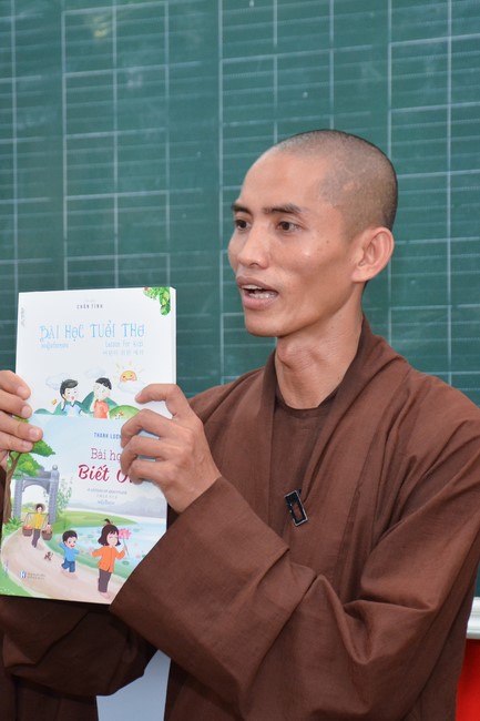 Book donation program for schools in Go Vap, Ho Chi Minh City.