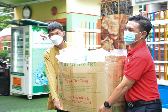 Book donation program for schools in Go Vap, Ho Chi Minh City.