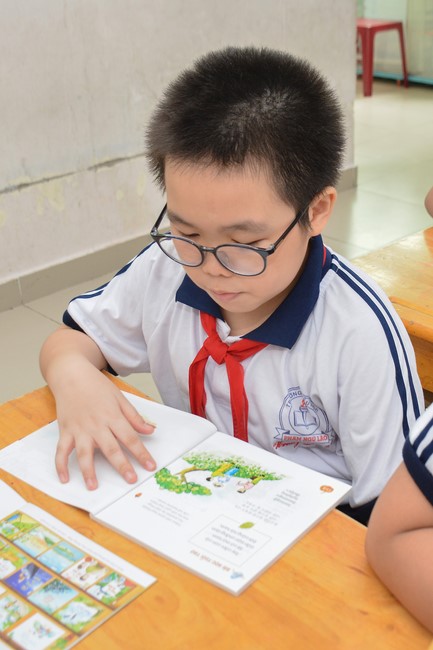 Book donation program for schools in Go Vap, Ho Chi Minh City.