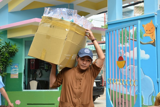 Book donation program for schools in Go Vap, Ho Chi Minh City.