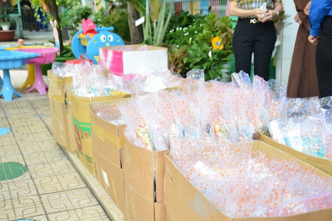 Book donation program for schools in Go Vap, Ho Chi Minh City.