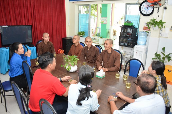 Book donation program for schools in Go Vap, Ho Chi Minh City.