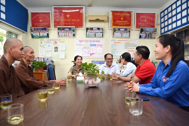 Book donation program for schools in Go Vap, Ho Chi Minh City.