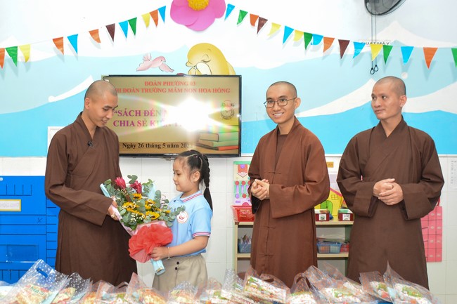 Book donation program for schools in Go Vap, Ho Chi Minh City.