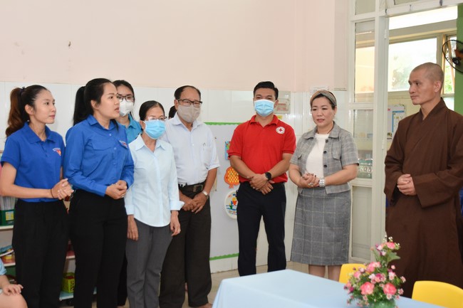 Book donation program for schools in Go Vap, Ho Chi Minh City.