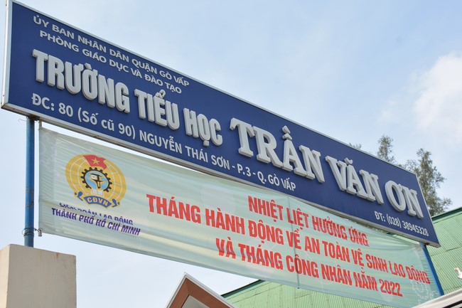 Book donation program for schools in Go Vap, Ho Chi Minh City.