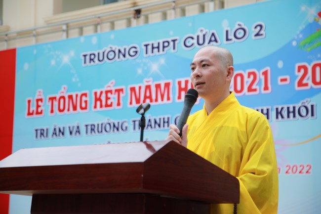 Co Am Pagoda Awarding the Scholarship Strengthening  the footsteps of talents to Cua Lo 2 High School