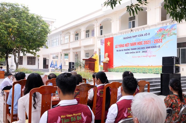 Co Am Pagoda Awarding the Scholarship Strengthening  the footsteps of talents to Cua Lo 2 High School