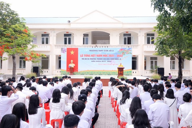 Co Am Pagoda Awarding the Scholarship Strengthening  the footsteps of talents to Cua Lo 2 High School