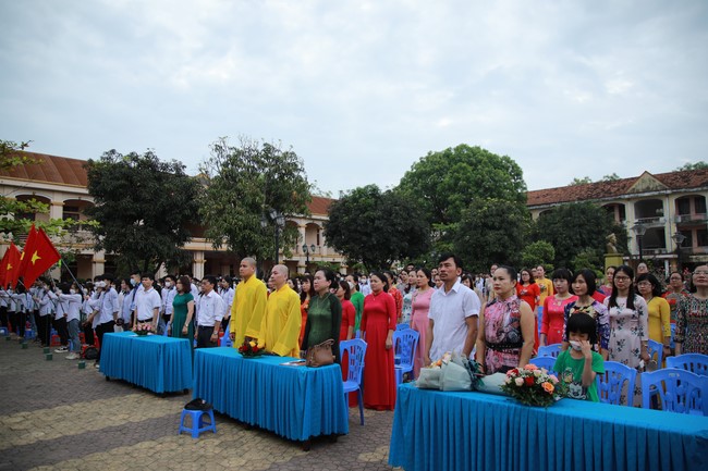 Chùa Cổ Am: Trao Học Bổng Nâng Bước Nhân Tài - Trường THPT Nguyễn Xuân Ôn