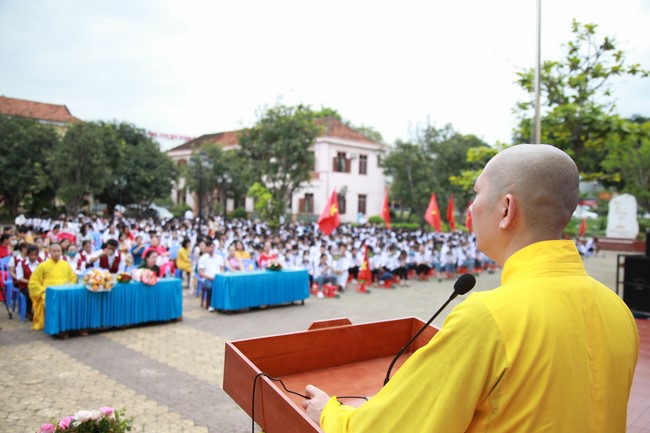 Chùa Cổ Am: Trao Học Bổng Nâng Bước Nhân Tài - Trường THPT Nguyễn Xuân Ôn
