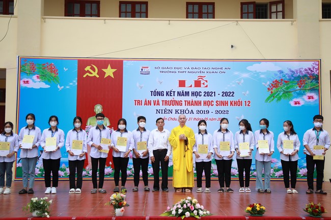 Chùa Cổ Am: Trao Học Bổng Nâng Bước Nhân Tài - Trường THPT Nguyễn Xuân Ôn