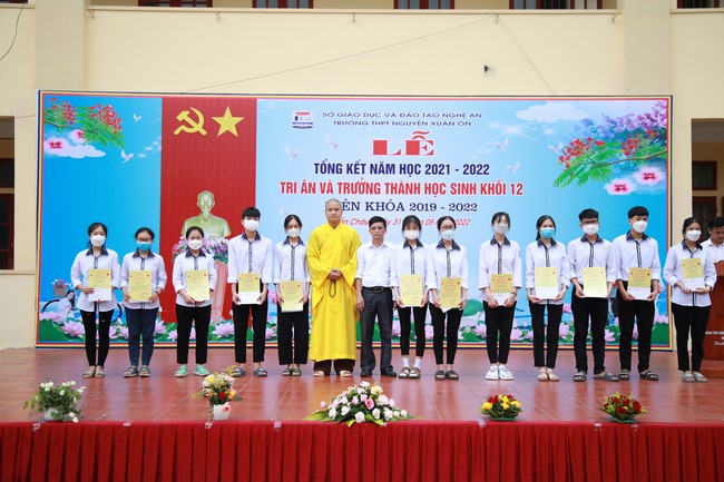 Chùa Cổ Am: Trao Học Bổng Nâng Bước Nhân Tài - Trường THPT Nguyễn Xuân Ôn