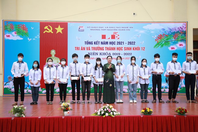 Chùa Cổ Am: Trao Học Bổng Nâng Bước Nhân Tài - Trường THPT Nguyễn Xuân Ôn