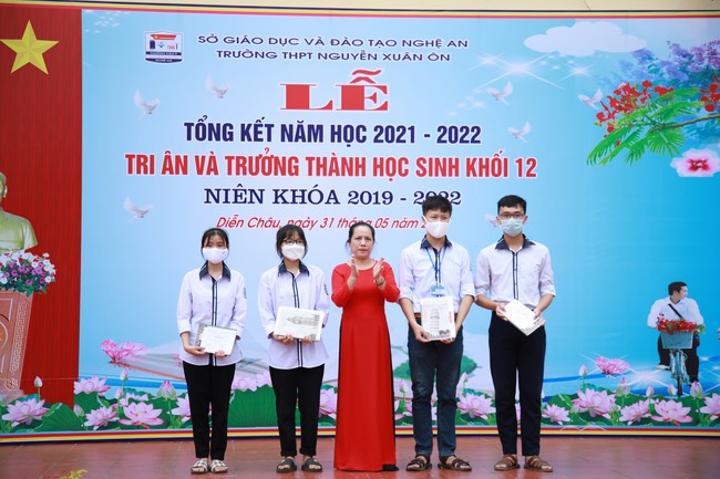 Chùa Cổ Am: Trao Học Bổng Nâng Bước Nhân Tài - Trường THPT Nguyễn Xuân Ôn
