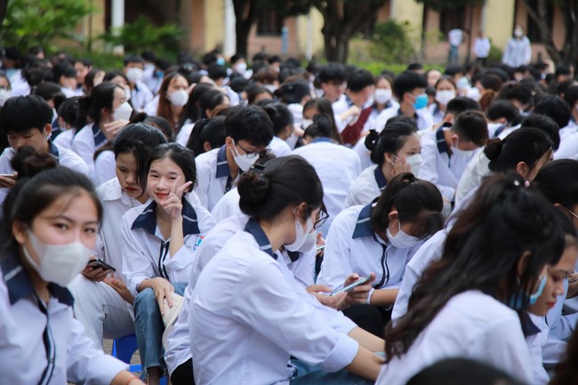 Chùa Cổ Am: Trao Học Bổng Nâng Bước Nhân Tài - Trường THPT Nguyễn Xuân Ôn