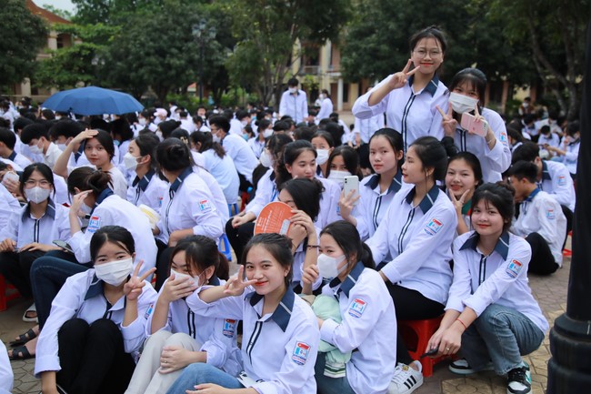 Chùa Cổ Am: Trao Học Bổng Nâng Bước Nhân Tài - Trường THPT Nguyễn Xuân Ôn