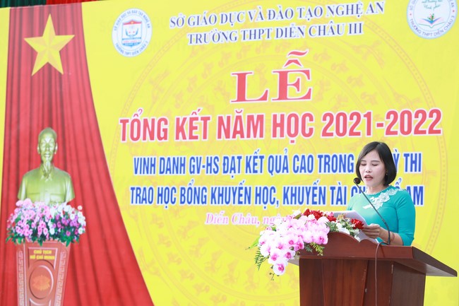 Co Am Pagoda Awarding the Scholarship Strengthening  the footsteps of talents to Dien Chau 3 High School