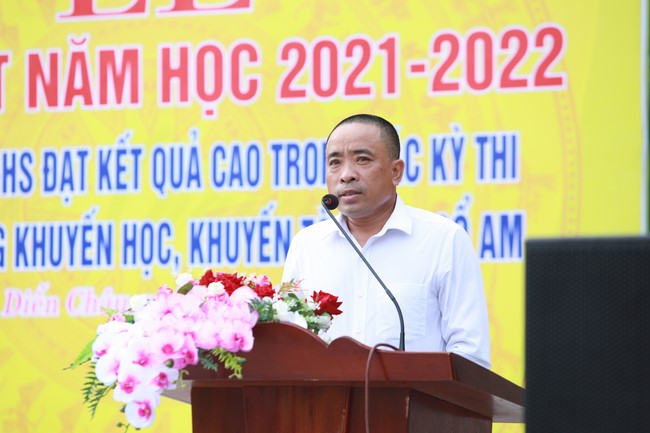 Co Am Pagoda Awarding the Scholarship Strengthening  the footsteps of talents to Dien Chau 3 High School