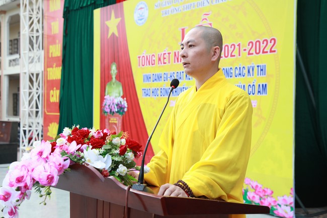 Co Am Pagoda Awarding the Scholarship Strengthening  the footsteps of talents to Dien Chau 3 High School